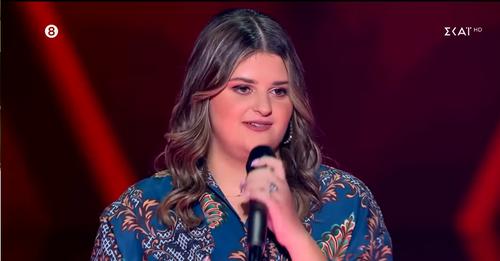 Στο Voice βρέθηκε η 17χρονη Θεσπρωτή Ελευθερία Μητσέλου οπου και για διαγωνίστηκε με το τραγούδι του Παντελή Θαλασσινού “Ανάθεμά σε”.