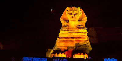 Spectacle”Son et Lumière” aux pyramides et sphinx