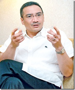 Kuala Lumpur - 18 April 2008 - Wawancara dengan Menteri Pelajaran Malaysia, Datuk Seri Hishammuddin Tun Hussien di hotel Istana untuk rencana mingguan, semalam. Gambar : Abdul Nazir Mohamed / Pemberita : Zul Bakar / mingguan