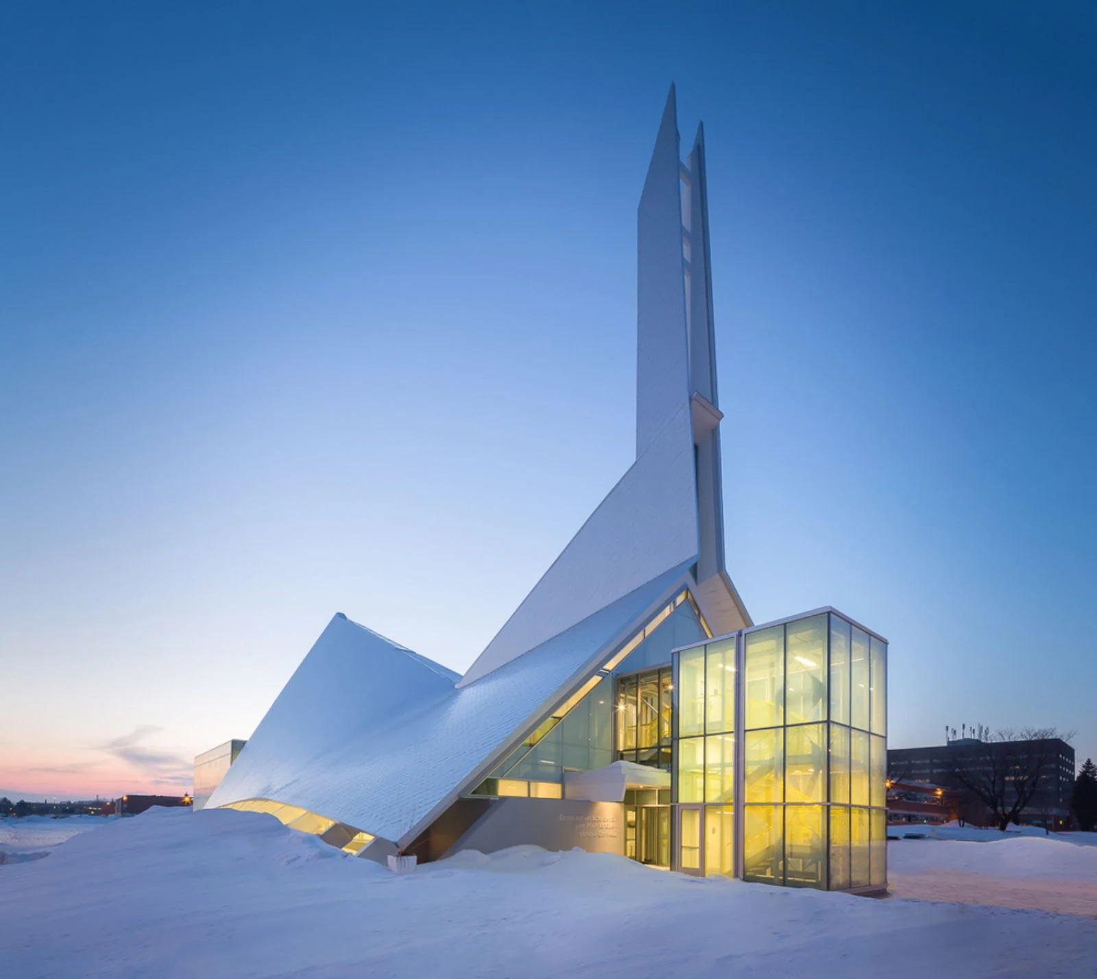 Québec, Canada: MONIQUE-Corriveau Library by Dan Hanganu And Clc Architects