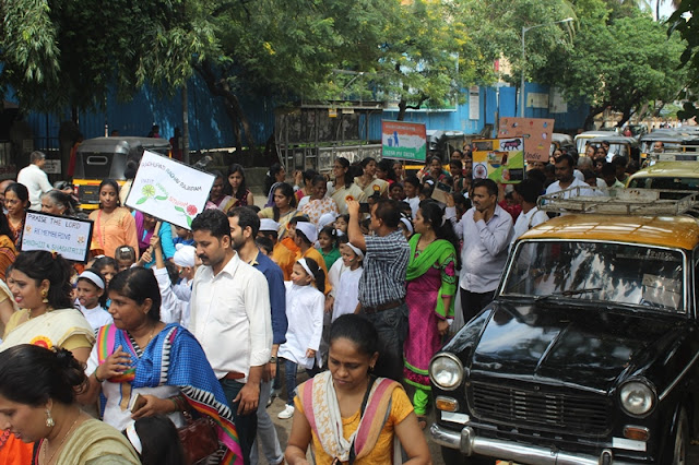 Vivekanand English Pre-Primary & Primary School holds rally to highlight Swachh Bharat