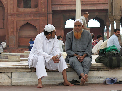 Barba roja y compañía, mezquita en Delhi