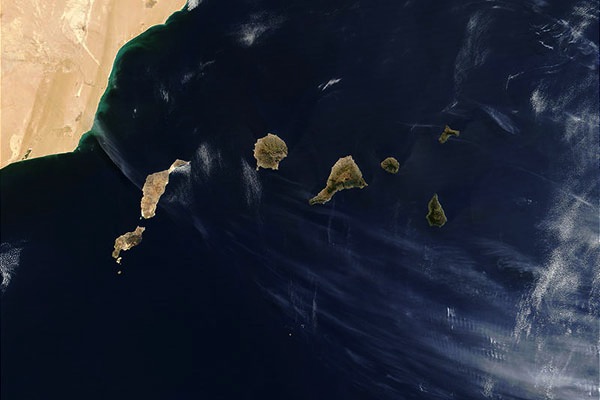 Fotografía de las Islas Canarias vistas desde el espacio, boca abajo.