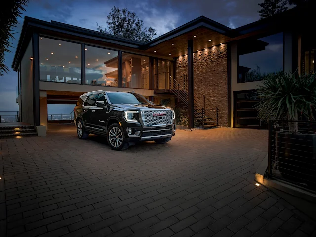 GMC Yukon Denali 2023 / AutosMk