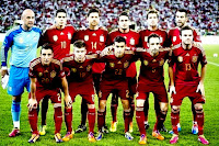 Selección de ESPAÑA - Temporada 2013-14 - Pepe Reina, Bartra, Xabi Alonso, Koke, Íñigo Martínez y Negredo; Cazorla, Alberto Moreno, Navas, Juanfran y Mata - GUINEA ECUATORIAL 1 (Bermúdez), ESPAÑA 2 (Cazorla y Juanfran) - 16/11/2013 - Malabo (Guinea Ecuatorial), Nuevo Estadio de Malabo - Alineación: Pepe Reina; Juanfran, Bartra, Íñigo Martínez (Sergio Ramos, 80'), Alberto Moreno; Xabi Alonso (Busquets, 43'), Koke (Iniesta, 57'), Cazorla (David Villa, 58'); Navas (Pedro, 66'), Mata y Negredo (Fernando Llorente, 46')