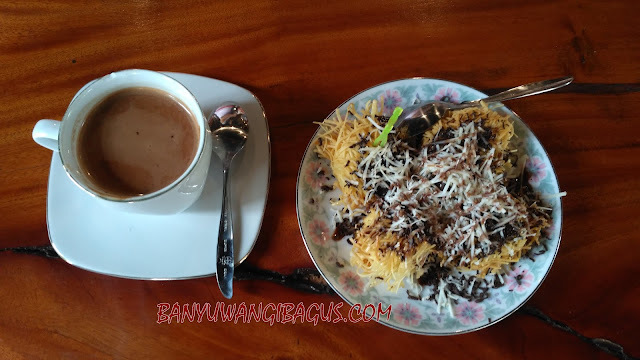 secangkir cokelat di cafe Doesoen Cokelat Glenmore.