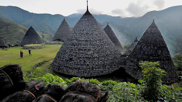 Hidup di Awan Cerita Perjalanan ke Desa Wae Rebo