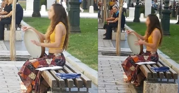 Θεσσαλονίκη: Συνέλαβαν νεαρή μουσικό για επαιτεία στην πλατεία Αριστοτέλους