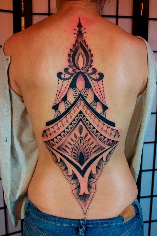 tatuaje espalda baja mujerer