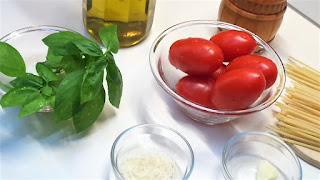 pasta with tomatoes and basil Ingredients