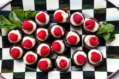 Lemon Cream Brownie Bites, a simple pastry that meets up in 10 minutes. Purchase locally acquired brownie chomps, ice, and trimming with a new raspberry! Companions, do you ever require a brisk sweet formula? I adore little nibbles around the table, after a major dinner, and I think visitors love these as well. Incidentally, I'm in NYC this week and would like to fly over to MacKenzie-Childs. I adore their Courtly Check design (highly contrasting) and their dishes! We had an incredible supper with companions a few evenings ago. One thing we've found out about facilitating is that we don't prefer to squander valuable minutes with our companions discussing useless stuff. Gracious, don't misunderstand me, we talk about a ton, and some quite amusing stories are frequently shared. Be that as it may, it goes further than that. My significant other and I are making a plunge, contributing, burrowing further, always fashioning companionships around our table. It makes us wake up! Sincerely? It very well may be overwhelming you hear something that pulls at your heart, or you sense a disengagement between a couple, you see torment according to guardians who have battling children. And after that at our age, we hear the exhaustion in the voices of companions who are thinking about older guardians. The everyday routine is genuine for everybody! It can wear an individual out, and this is the reason table association is so significant, Friends.