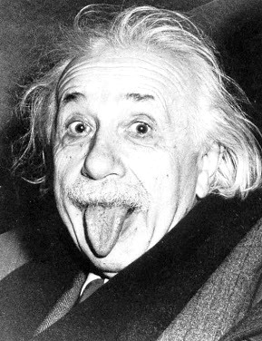 Imagen de Albert Einstein con gesto gracioso