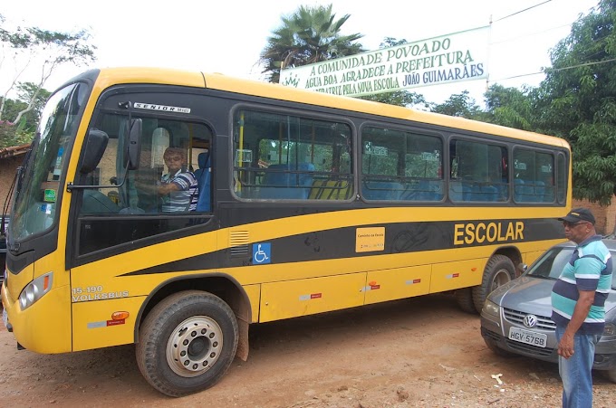 Além da escola reformada comunidade do povoado Água Boa recebe ônibus escolar