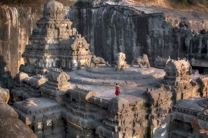 Alam Mengembang Jadi Guru: Gua-Gua Ellora - Candi-Candi 