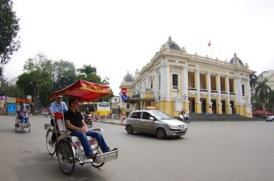 Mua vé máy bay đi Hà Nội giá rẻ trải nghiệm ngồi xích lô 