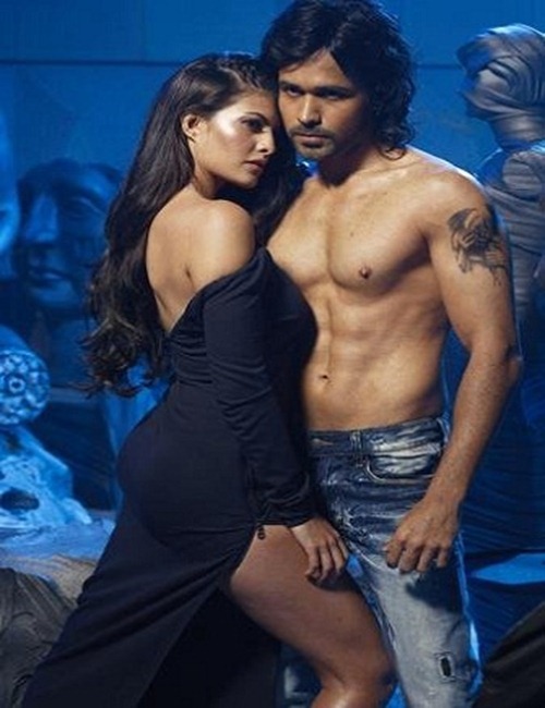 Kiss Scene in Movie Murder 2 : Latest Wallpapers Download Murder 2 Movie 2011