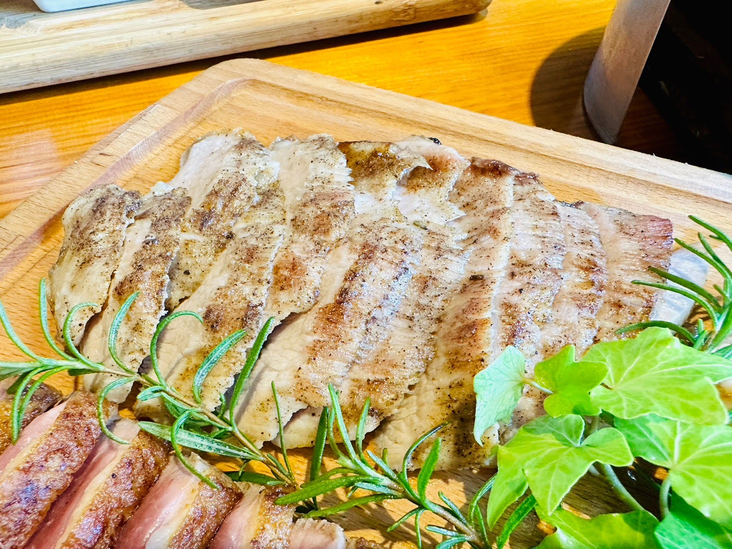 新竹美食必吃 青草湖餐廳推薦 約會聚餐慶生餐廳 烤肉牛排 烤舖.吧 Roast room.8評價