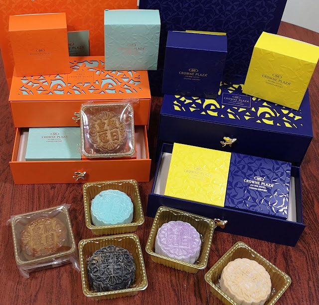 Crowne Plaza Changi Airport mooncakes