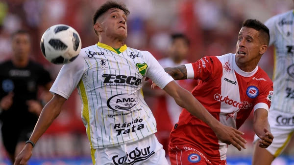 Argentinos Juniors le ganó a Defensa y Justicia 2-1