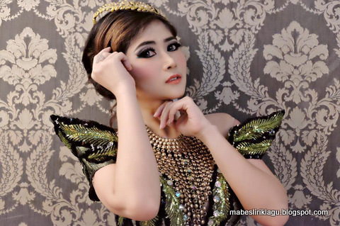 Foto Instagram Ratu Dewi Idola