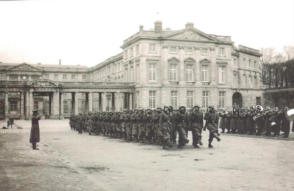 revue des troupes place du palais compiègne 1942