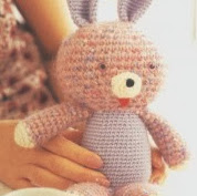 http://translate.googleusercontent.com/translate_c?depth=1&hl=es&rurl=translate.google.es&sl=ru&tl=es&u=http://amigurumi-toys.ru/krolik-amigurumi-shema-na-russkom/&usg=ALkJrhicQHtK41u3L6VxnXx0ueeq2VvfAQ