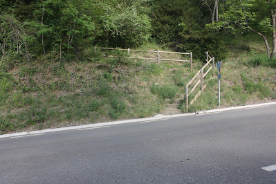 Ruta del Romànic de la Vall de Boí; escales al camí de Boí a Erill la Vall i en creuar la carretera L-502