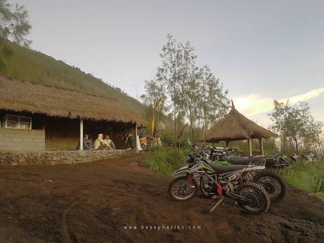 Naik motor ke gunung batur