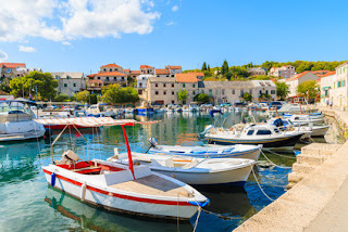 https://landing.croatialuxuryrent.com/en/croatia