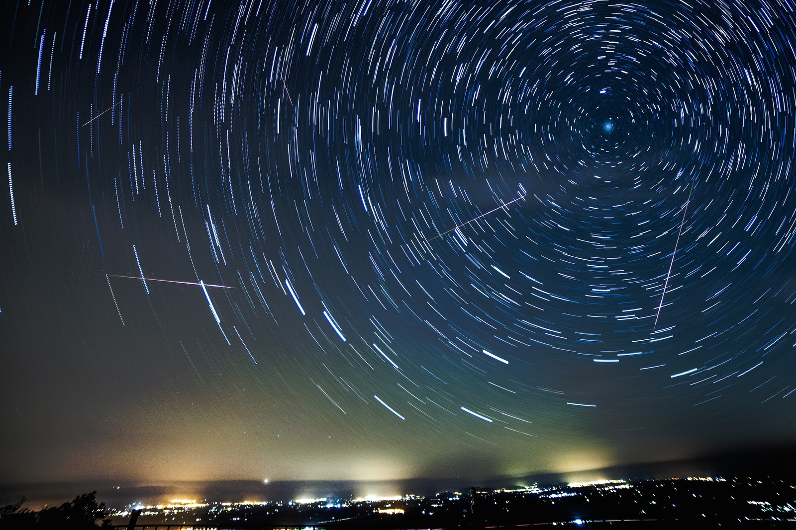 美しい星空の高画質画像な壁紙を集めました 満天の星空と綺麗な空の色にうっとり 写真まとめサイト Pictas