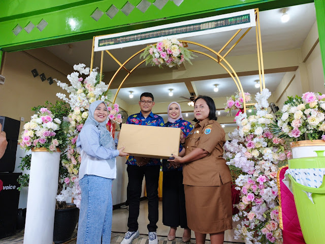 Restoran Mahavira resmi membuka cabang di Nabire, menghadirkan kuliner khas Sulawesi dan Nusantara. Grand opening berlangsung meriah dengan pengguntingan pita, doa bersama, serta doorprize.