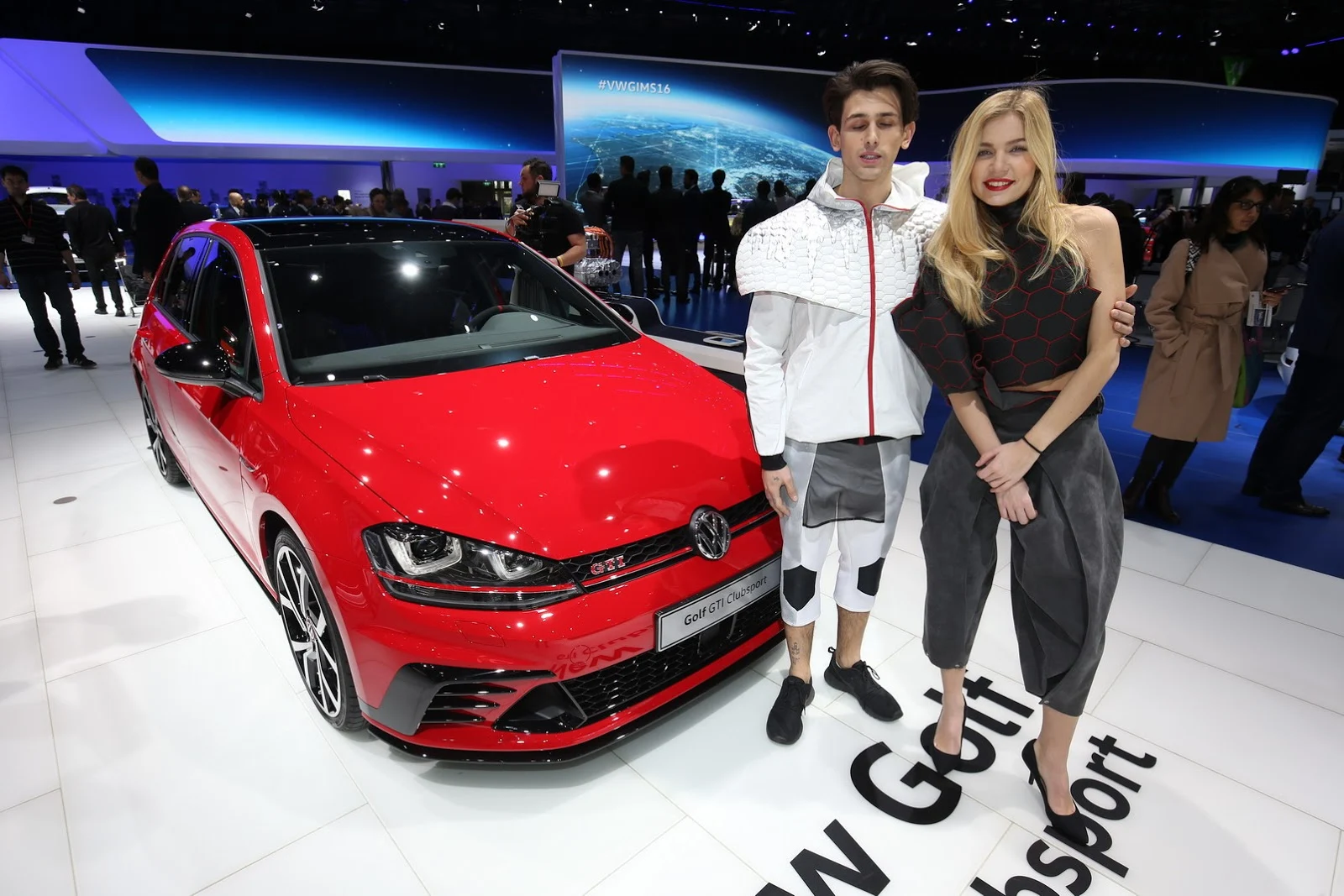 Bộ sưu tập Người đẹp tại Geneva Motor Show 2016