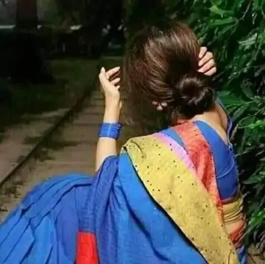 Saree pada profile pic face covered - Saree wearing profile pic of girls - Saree wearing profile pic - Saree wearing pic style - saree pora pic - NeotericIT.com - Image no 4