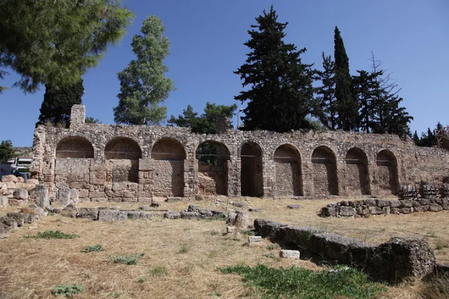 Τμήμα της ιστορικής Μονής Δαφνίου