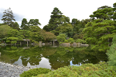 Oikeniwa Garden, Kyoto Imperial Palace - www.curiousadventurer.blogspot.com