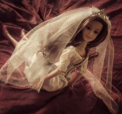 Bambola sposa posseduta