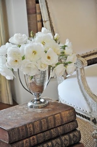 flower_arrangement_in_white