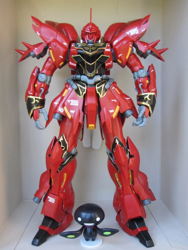 The Sinanju belongs to Brett who originally purchased this kit in Japan a 