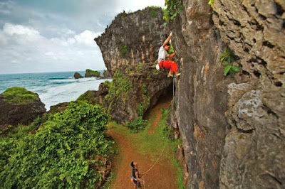 Panjat tebing Pantai Siung