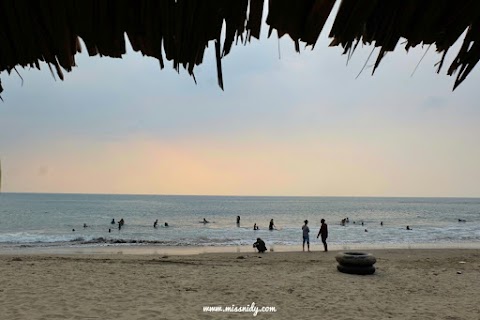 Liburan Hemat Keluarga di Pantai Carita