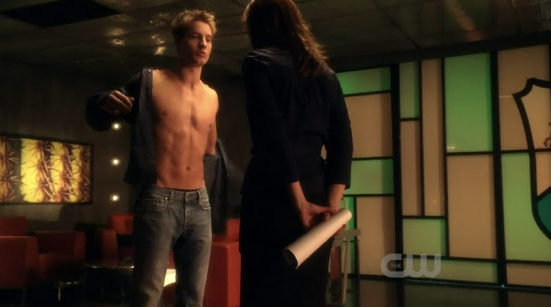 Justin Hartley Shirtless on Smallville s9e14