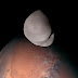 Άρης: Εντυπωσιακές εικόνες του Δείμου από το σκάφος Hope! Είναι ο μικρότερος δορυφόρος του! Οι εικόνες τραβήχτηκαν από απόσταση περίπου 110 χιλιομέτρων από τον Δείμο(βίντεο)
