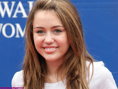 Miley Cyrus pink lips Girl Wallpaper