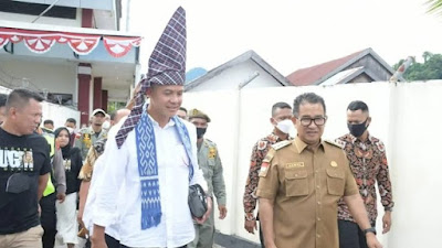 Hadeh, Ganjar Dibilang Gubernur Kelayapan; Belum Disuruh Nyapres tapi Udah Sampai Sulawesi