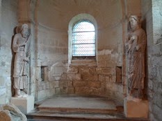 2014.09.10-024 statues de phophètes dans la chapelle des Templiers