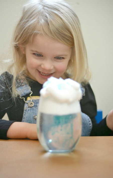 Explore the weather cycle and why it rains with this fun science experiment for kids.  Making rain clouds in a jar makes for a great science fair project, too! #raincloudinajar #rainclouds #raincloudexperiment #weatheractivitiespreschool #weatherexperimentsforkids #scienceexperiments #scienceexperimentskids #scienceforkids