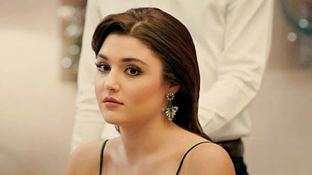 Foto Artis Turki Cantik Hande Ercel