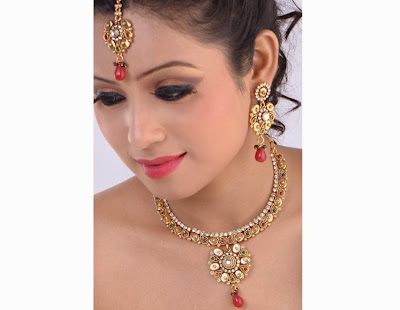 Polki Set With Floral Pendant & Earrings