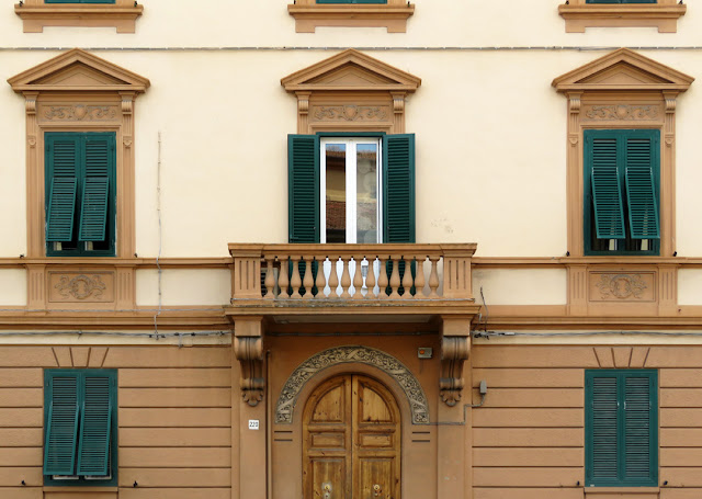 Facade with balcony, Via Gramsci, Livorno