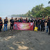 Ketua Umum Pro GP Dr.Suriyanto. Bersama Masyarakat Bhakti  Sosial Bersihkan Sampah Di Pantai Pelabuan Ratu.